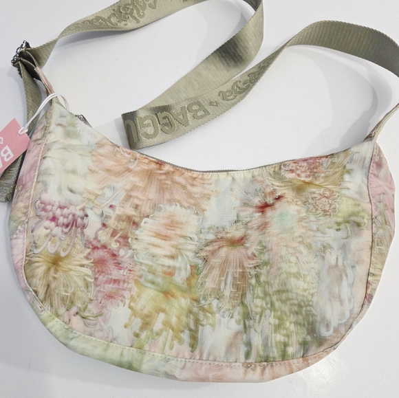 BAGGU X COLLINA STRADA MEDIUM NYLON CRESCENT BAG - CREAM CHRYSANTHEMUM - Picture 2 of 8